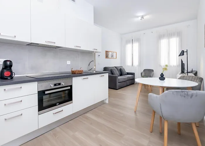 Bhost - Regina Viii Apartment *